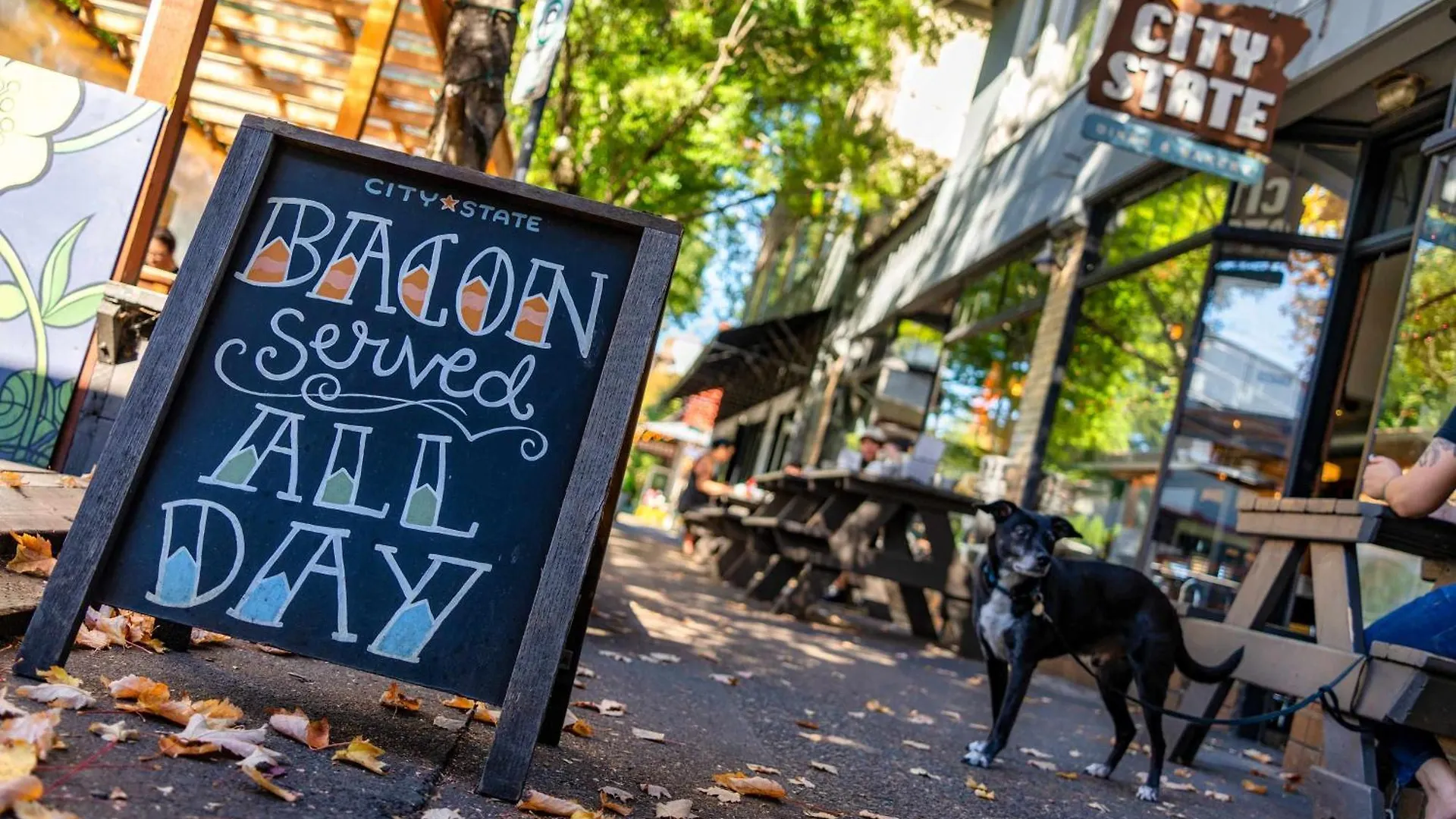Stay Portland - La Casa Burnside -Local Eateries -Shops - Bars